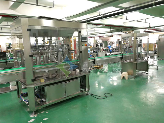 沐浴露灌裝機整機展示